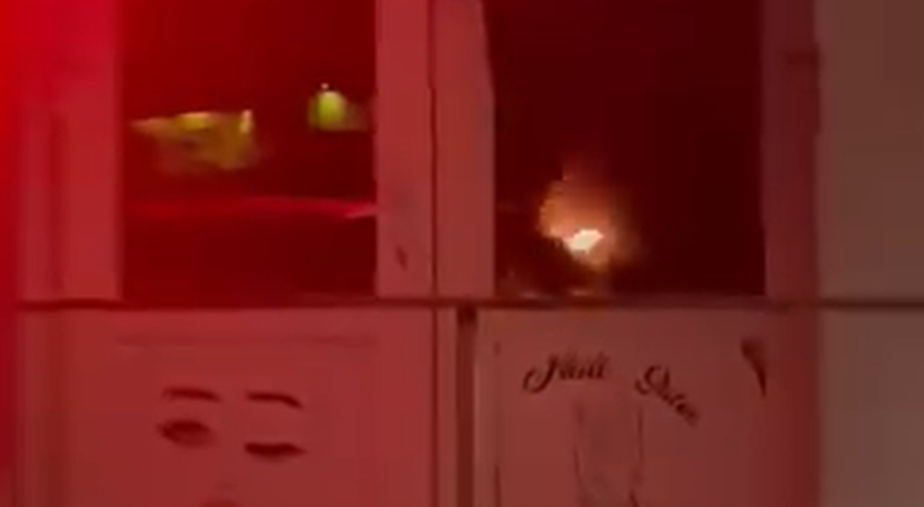 incendiu-la-un-salon-de-infrumusetare-din-iasi.-pompierii-au-intervenit-de-urgenta