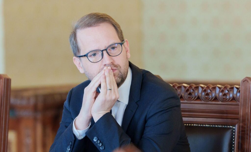 psd-il-acuza-pe-prefectul-de-timis-de-abuz-in-serviciu-si-cere-incetarea-mandatului-lui-fritz