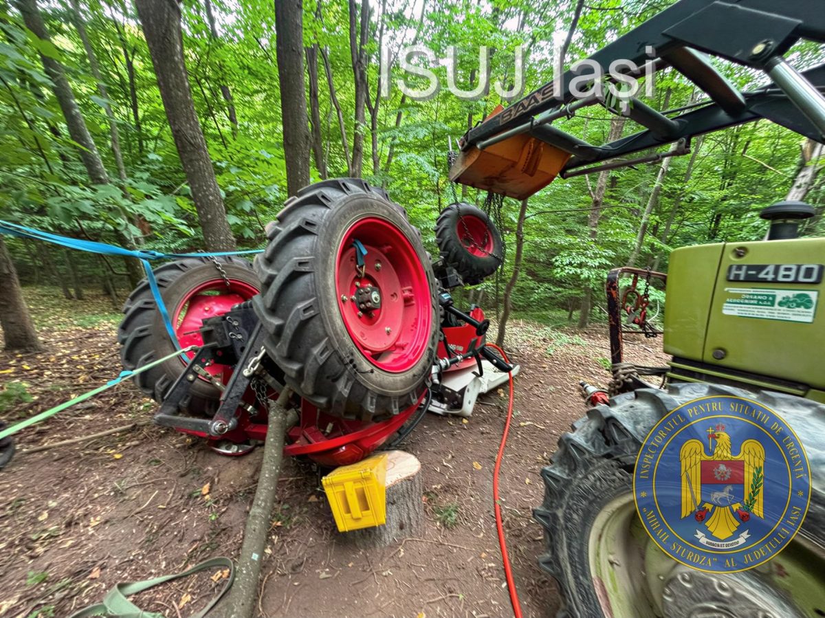 la-un-pas-de-tragedie-in-todiresti!-tractor-rasturnat-in-padure,-sofer-prins-sub-utilaj-si-salvat-dupa-o-interventie-extrem-de-dificila