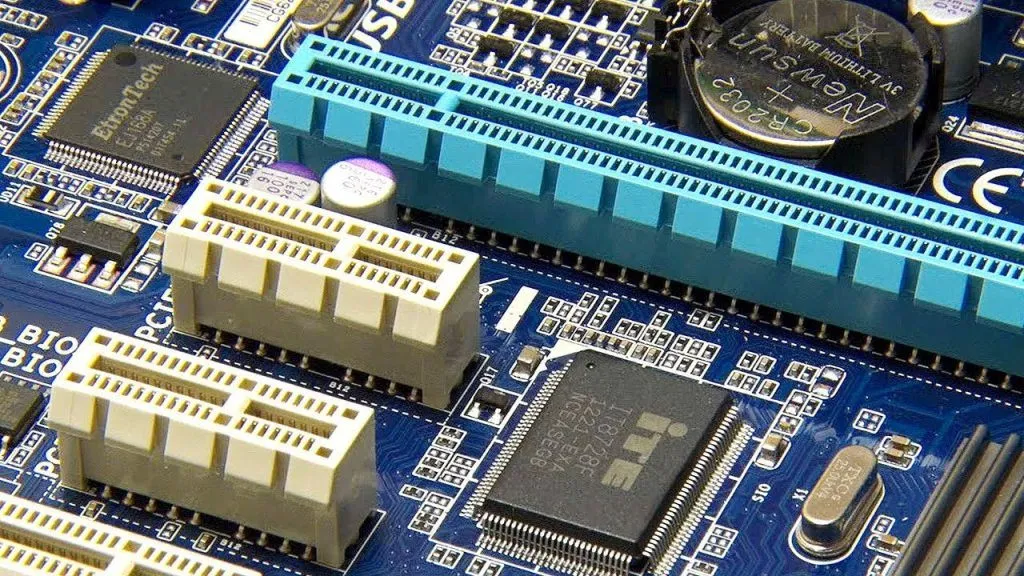 dupa-gpu,-memorii-ram-si-ssd-uri,-acum-si-placile-de-baza-intra-pe-lista-componentelor-pc-vizate-de-scumpiri-iminente