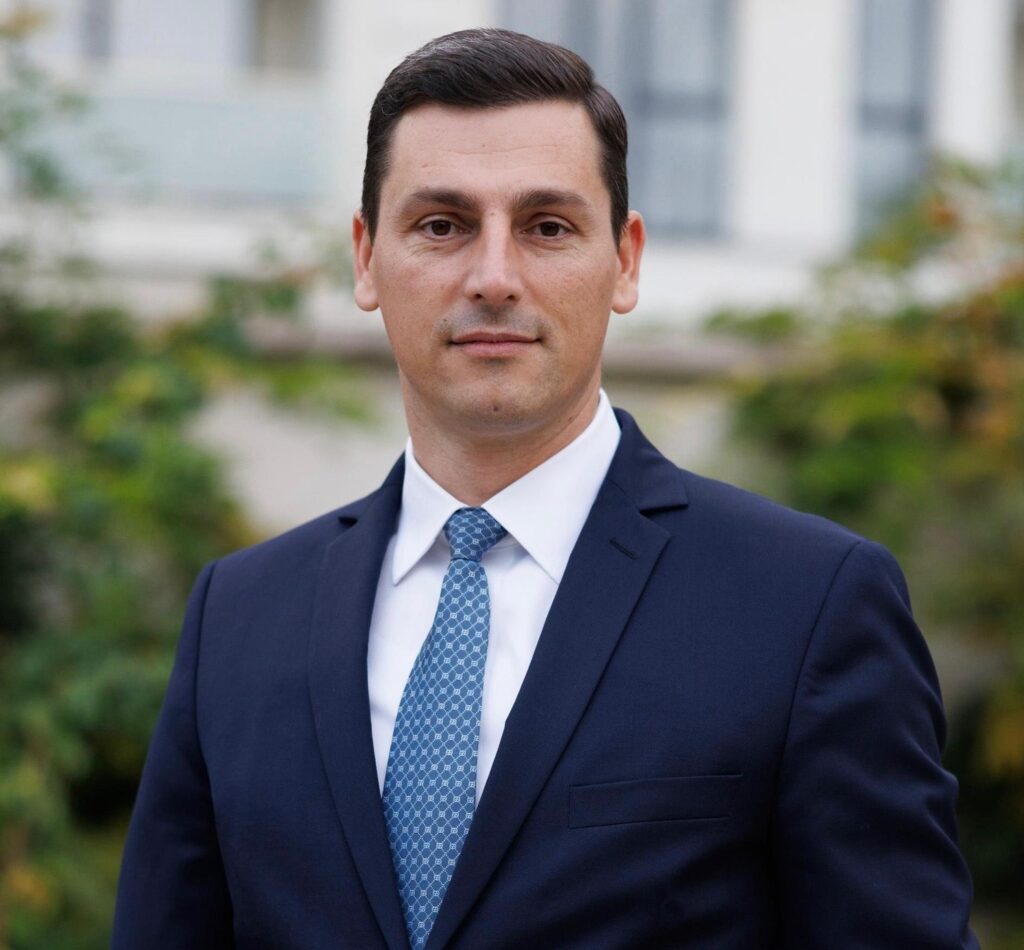 ambulanta-neagra:-pnl-acuza-dezinformarea-si-cere-audierea-presedintelui-ancom-in-parlament
