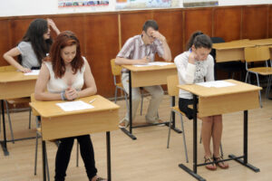 bacalaureat-2026,-sesiunea-de-toamna-elevii-sustin-astazi-proba-la-matematica-sau-istorie.-cum-sunt-structurate-subiectele