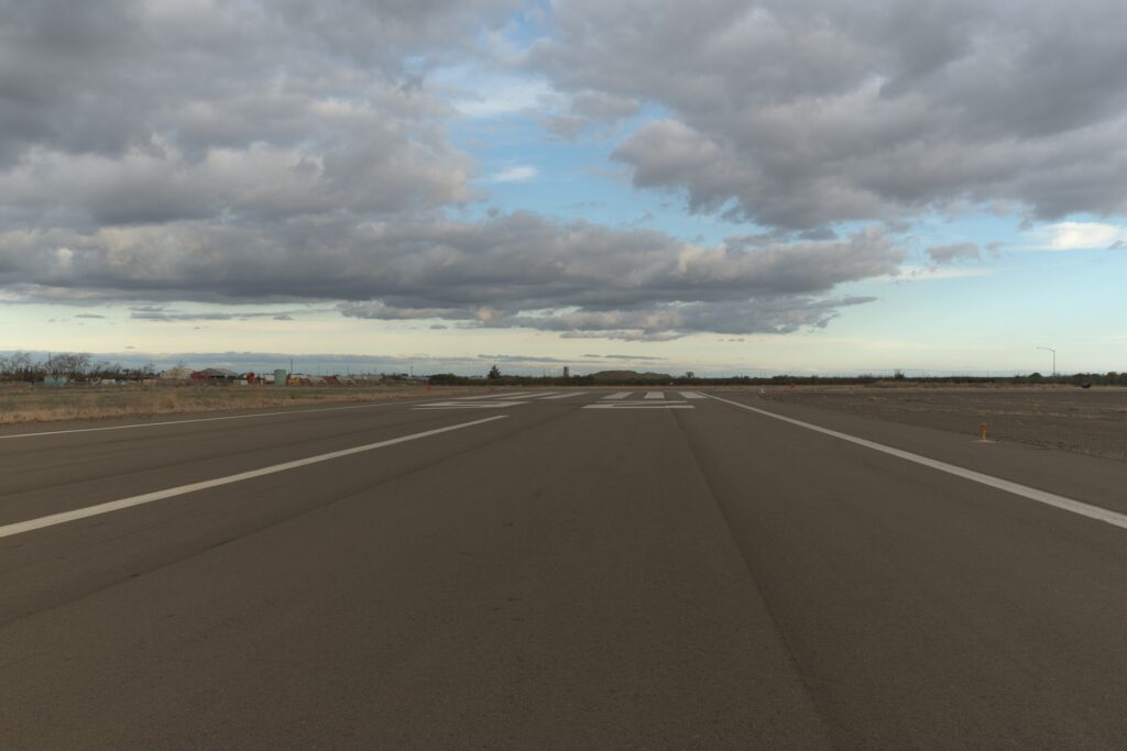 pista-unui-mare-aeroport-european-va-fi-inchisa-pentru-reparatii-pana-la-craciun.-mii-de-curse-sunt-afectate