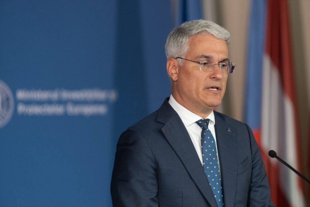 ati-dat-foc-miliardelor-din-pnrr-pislaru,-atac-dur-catre-grindeanu:-s-a-aprins-lumina.-romanii-o-vor-aprinde-tot-mai-tare
