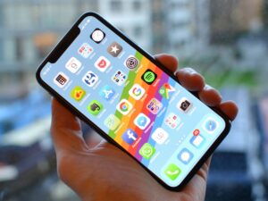 apple-declara-invechit-si-opreste-suportul-celui-mai-modern-iphone,-la-vremea-lui