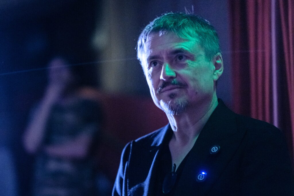 cristian-mungiu,-despre-noul-sau-film-fjord:-lumea-nu-este-binara,-iar-cinematografia-nu-trebuie-sa-fie-nici-ea