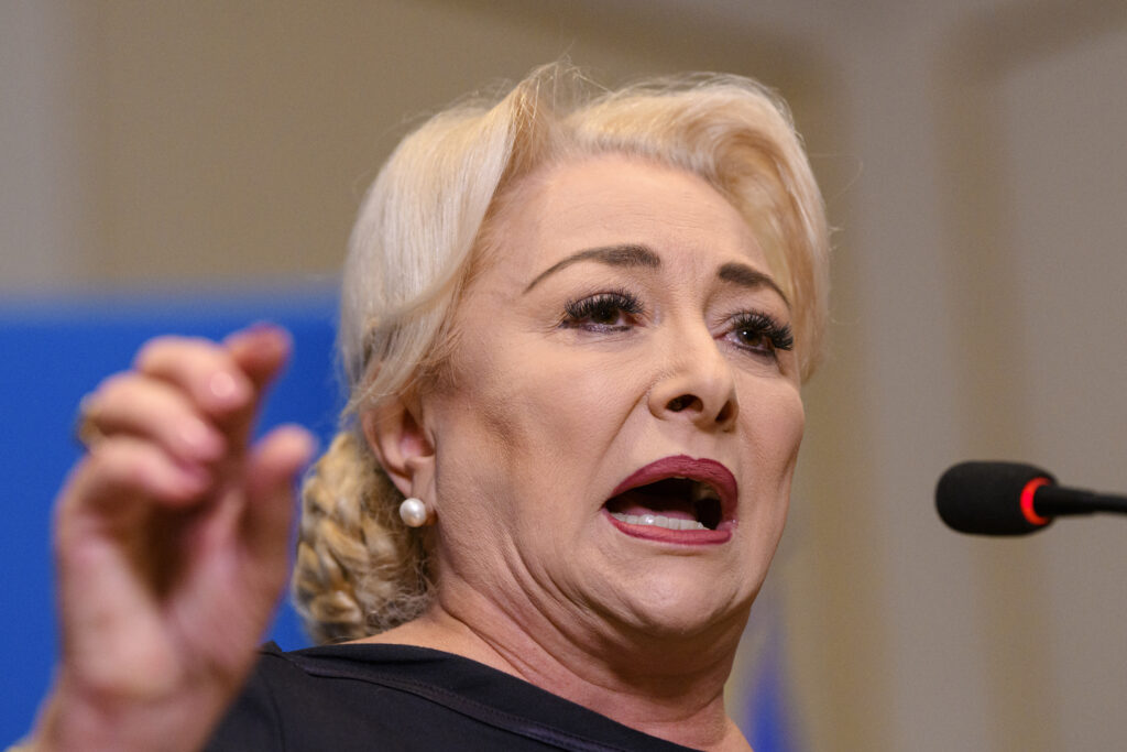 viorica-dancila-il-critica-dur-pe-ilie-bolojan:-este-arogant-si-complet-desprins-de-realitatea-din-romania