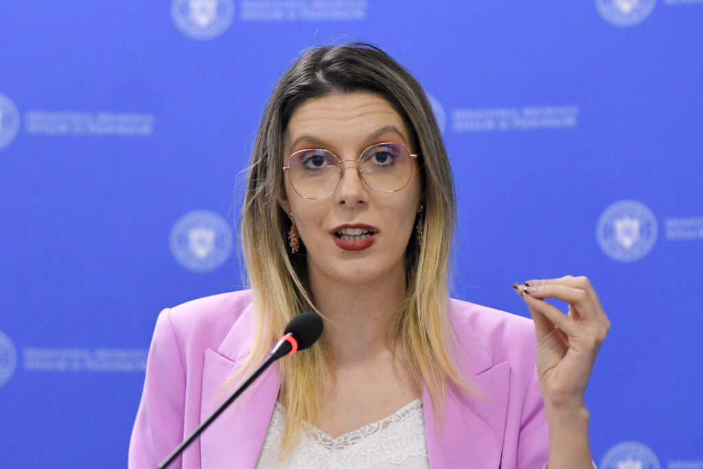 diana-buzoianu-cauta-20-de-tineri-care-sa-participe-la-deciziile-romaniei-privind-clima-si-mediul