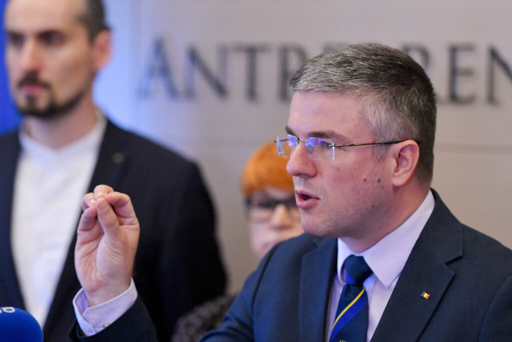 ministerul-economiei-lanseaza-platforma-de-dialog-strategic-cu-mediul-de-afaceri-si-societatea-civila.-darau:-deciziile-nu-vor-mai-fi-luate-din-spatele-unui-birou