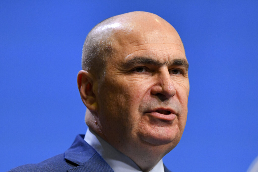 ce-se-intampla-daca-legea-salarizarii-nu-este-adoptata.-bolojan:-ii-va-fi-greu-viitorului-guvern-sa-mai-tina-salariile-in-sectorul-public-plafonate