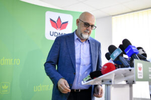 in-ce-tabara-se-pozitioneaza-udmr-pentru-formarea-viitorului-guvern.-ilie-bolojan:-e-decizia-lor