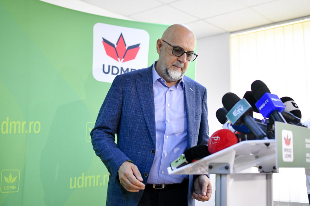 in-ce-tabara-se-pozitioneaza-udmr-pentru-formarea-viitorului-guvern.-ilie-bolojan:-e-decizia-lor