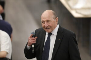 ce-spune-un-fost-presedinte-despre-legea-salarizarii.-basescu:-iti-bati-capul-degeaba-incercand-sa-ajungi-la-un-rezultat