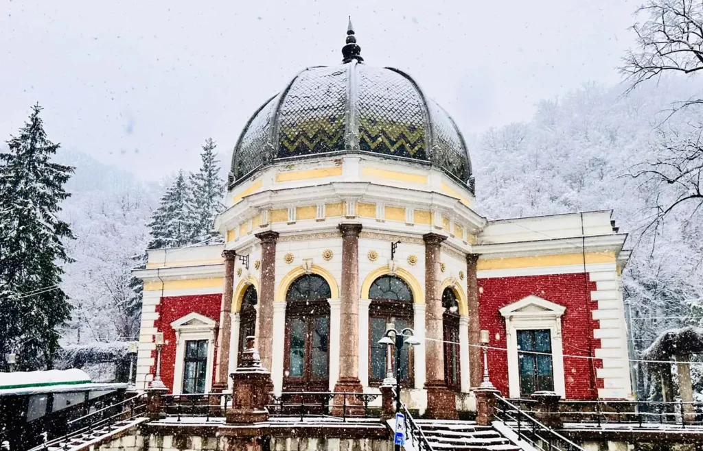 gara-de-poveste-a-romaniei,-restaurata-dupa-aproape-150-de-ani.-imparati-si-regi-i-au-trecut-pragul