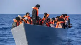 cel-putin-13-tunisieni-sunt-dati-disparuti-dupa-ce-o-barca-de-migranti-s-a-scufundat-in-largul-tunisiei