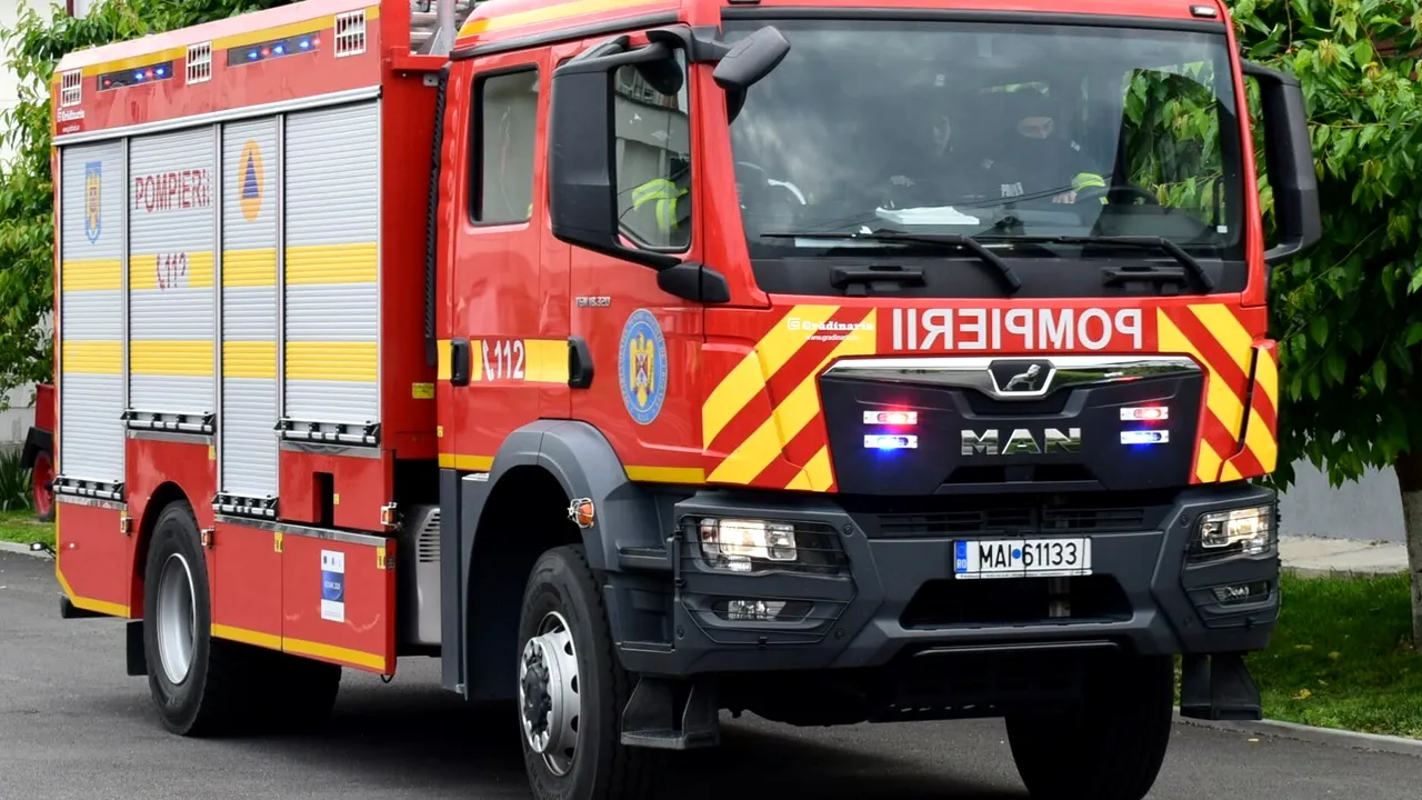 incendiu-intr-un-bloc-din-petrosani:-24-de-evacuati