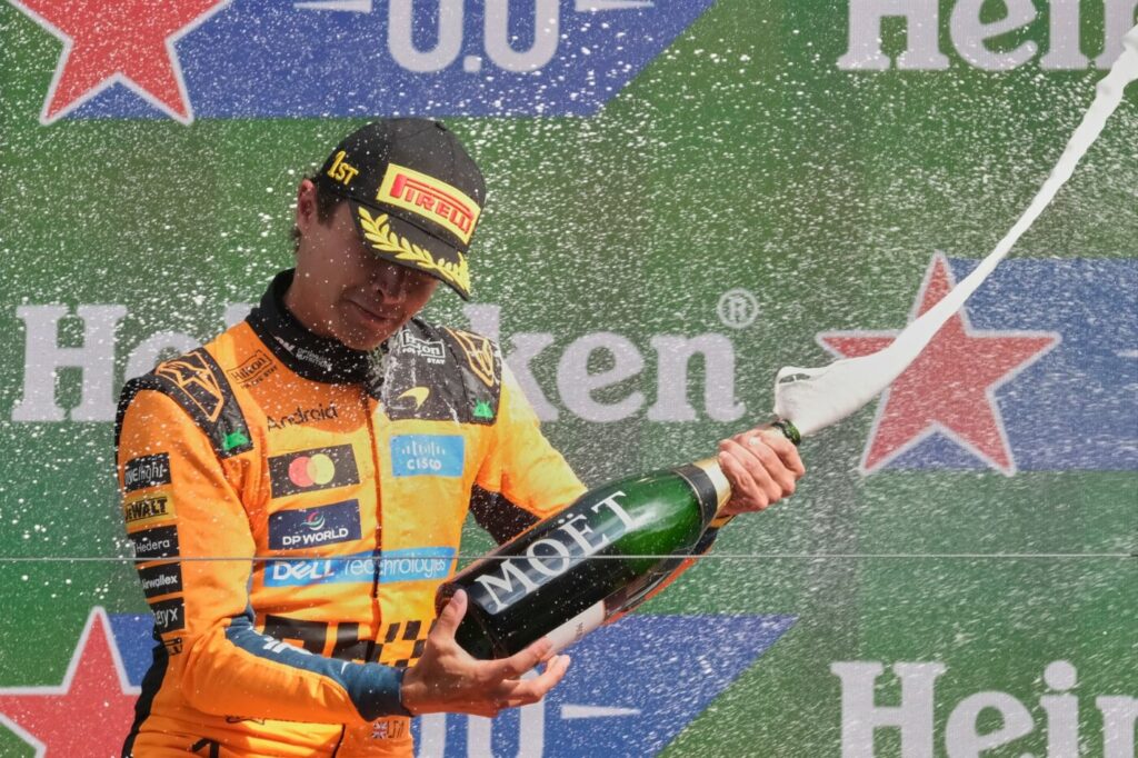 lando-norris-a-castigat-marele-premiu-de-formula-1-din-olanda!-accident-teribil-pentru-verstappen
