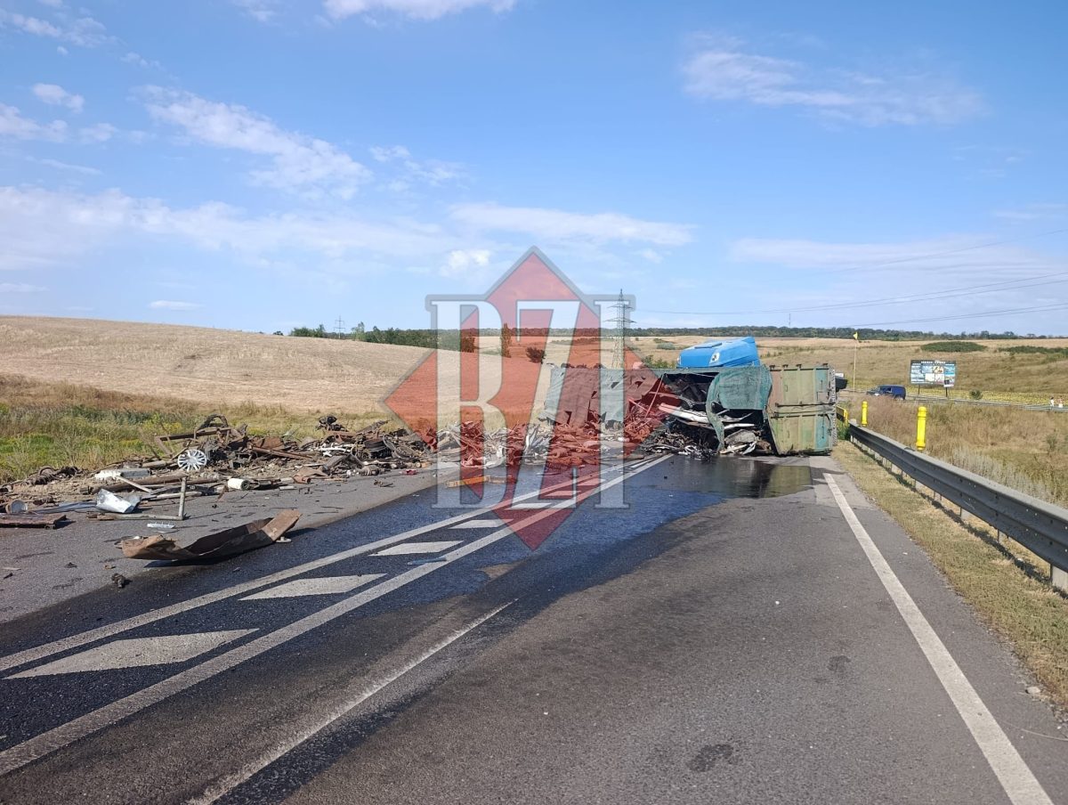 accident-grav-la-victoria-un-tir-incarcat-cu-fier-vechi-s-a-rasturnat.-sunt-doua-victime