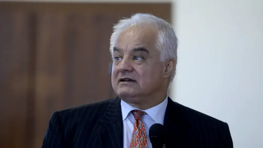 bnr-se-delimiteaza-de-opiniile-personale-ale-angajatilor,-dupa-afirmatiile-controversate-ale-consilierului-lui-isarescu,-care-a-spus-ca-vom-ajunge-sa-mancam-scoarta-de-copac