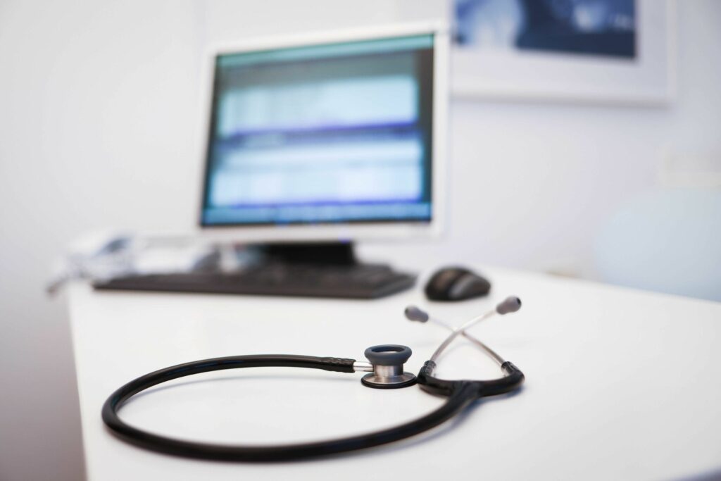 modul-in-care-le-scrii-medicilor-poate-schimba-cat-de-repede-primesti-un-raspuns.-ce-arata-un-studiu
