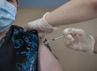 gripa,-covid-19-si-rsv:-medicii-americani-explica-cine-ar-trebui-sa-se-vaccineze