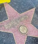 dolly-parton-primeste-o-noua-stea-pe-hollywood-walk-of-fame,-dupa-ce-prima-a-fost-vandalizata