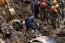doua-persoane-scoase-in-viata-dintr-un-tunel-la-noua-zile-dupa-inundatiile-catastrofale-din-nepal