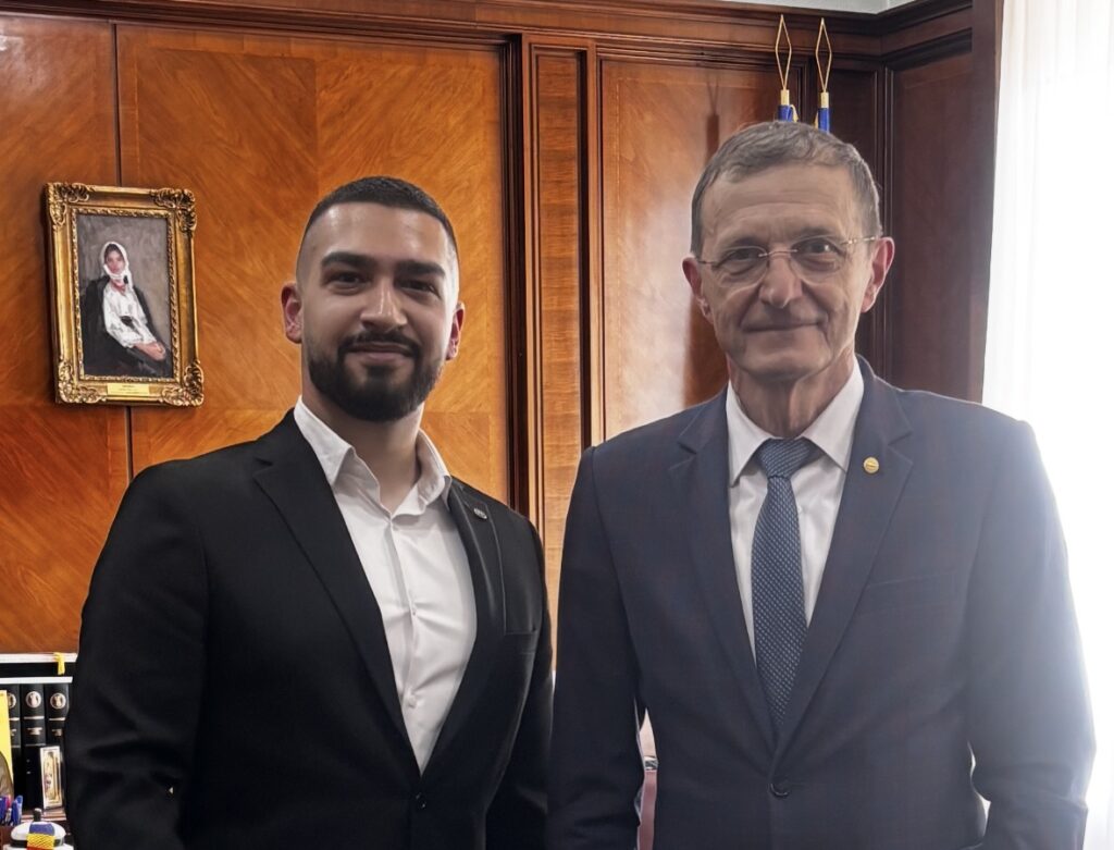 distins-cu-medalia-nicolae-milescu-spatarul,-claudiu-dumitrache-devine-cel-mai-tanar-laureat-al-unei-distinctii-academice-acordate-de-academia-de-stiinte-a-moldovei