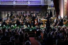 marele-castigator-la-violoncel-al-concursului-enescu.-canta-pe-un-instrument-vechi-de-peste-300-de-ani