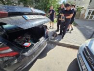 pisica-blocata-intr-un-autoturism,-salvata-de-pompierii-ieseni-pe-bulevardul-dacia