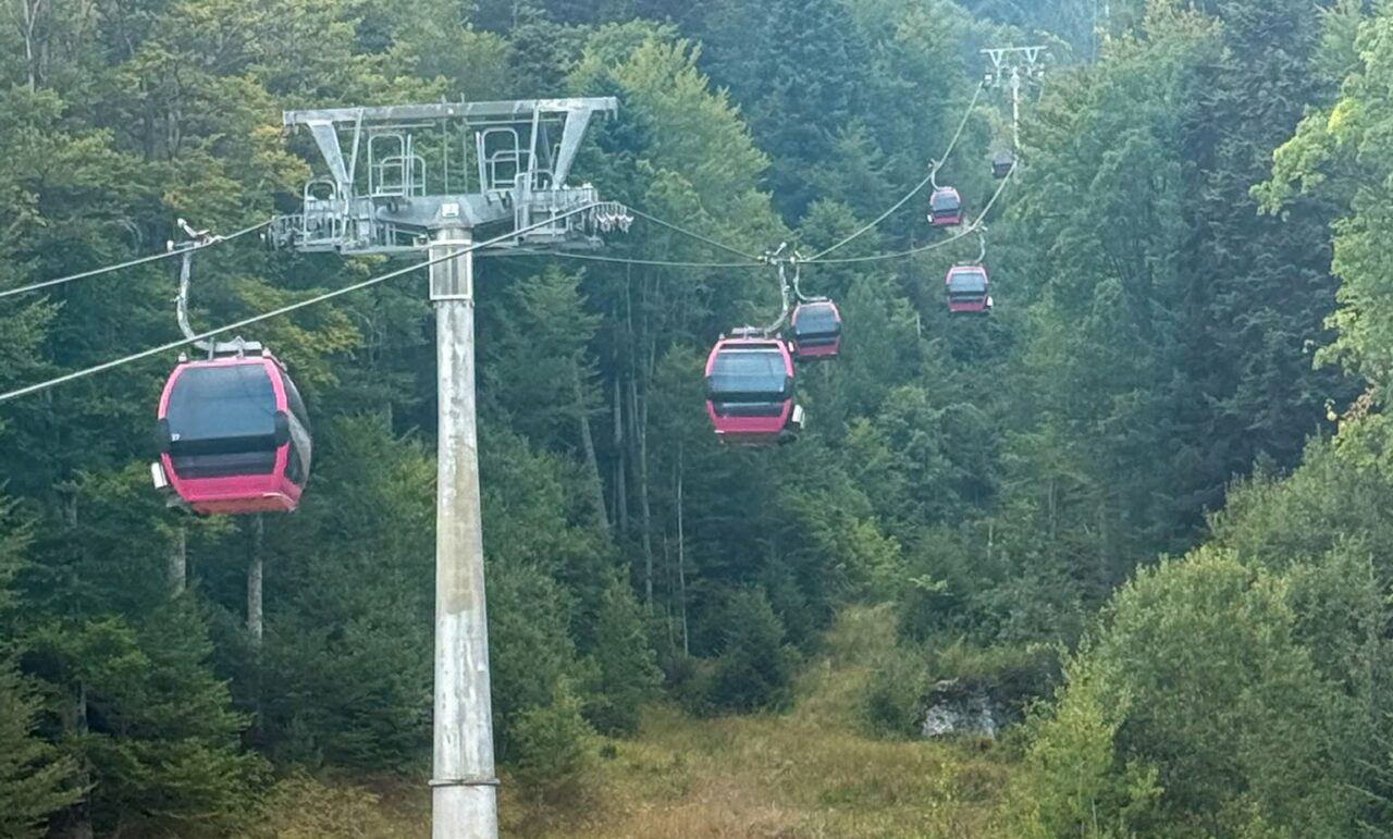 telegondola-sinaia,-oprita-dupa-deplasarea-unui-pilon.-cum-pot-ajunge-turistii-la-cota-2000-din-bucegi