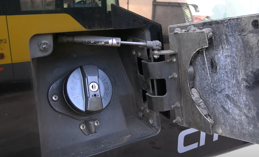 cum-se-fura-motorina-din-autobuzele-ctp-iasi.-metoda-prin-care-era-pacalit-indicatorul-de-combustibil
