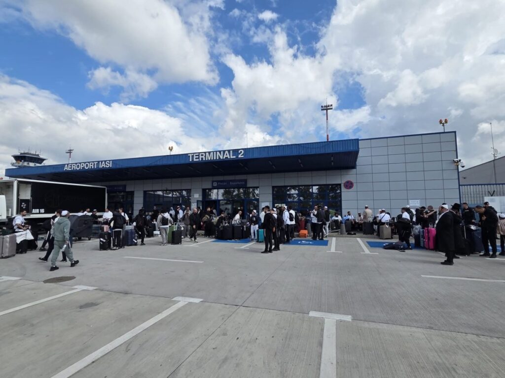 aeroportul-iasi-se-pregateste-pentru-valul-de-pelerini-hasidici.-15-zboruri-speciale-spre-tel-aviv,-intr-o-singura-zi