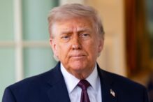 donald-trump-refuza-reglementarea-inteligentei-artificiale:-exista-o-conspiratie-sinistra-impotriva-ia-si-a-centrelor-de-date,-iar-singura-care-se-bucura-de-asta-este-china