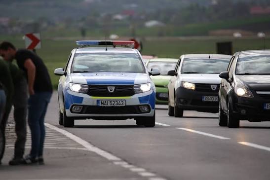 orasul-targu-frumos-a-fost-luat-cu-asalt-de-politisti.-iata-ce-au-cautat-oamenii-legii