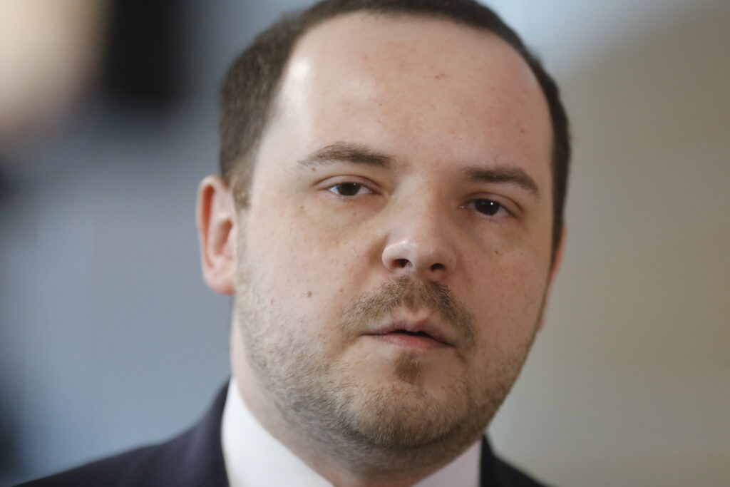alexandru-rogobete,-avertisment-dur:-o-sa-se-moara-in-spitale-daca-sectiile-de-urgenta-raman-fara-materiale