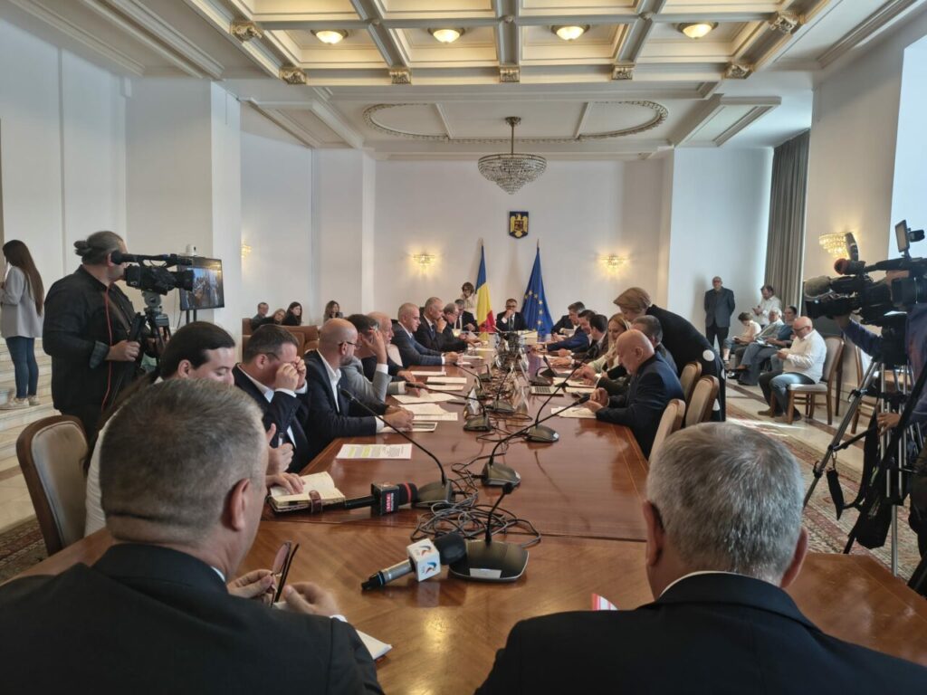 senatorii-din-comisia-de-aparare-dezbat-raportul-proiectului-de-lege-care-ar-limita-mandatele-sefilor-de-servicii-secrete-la-8-ani