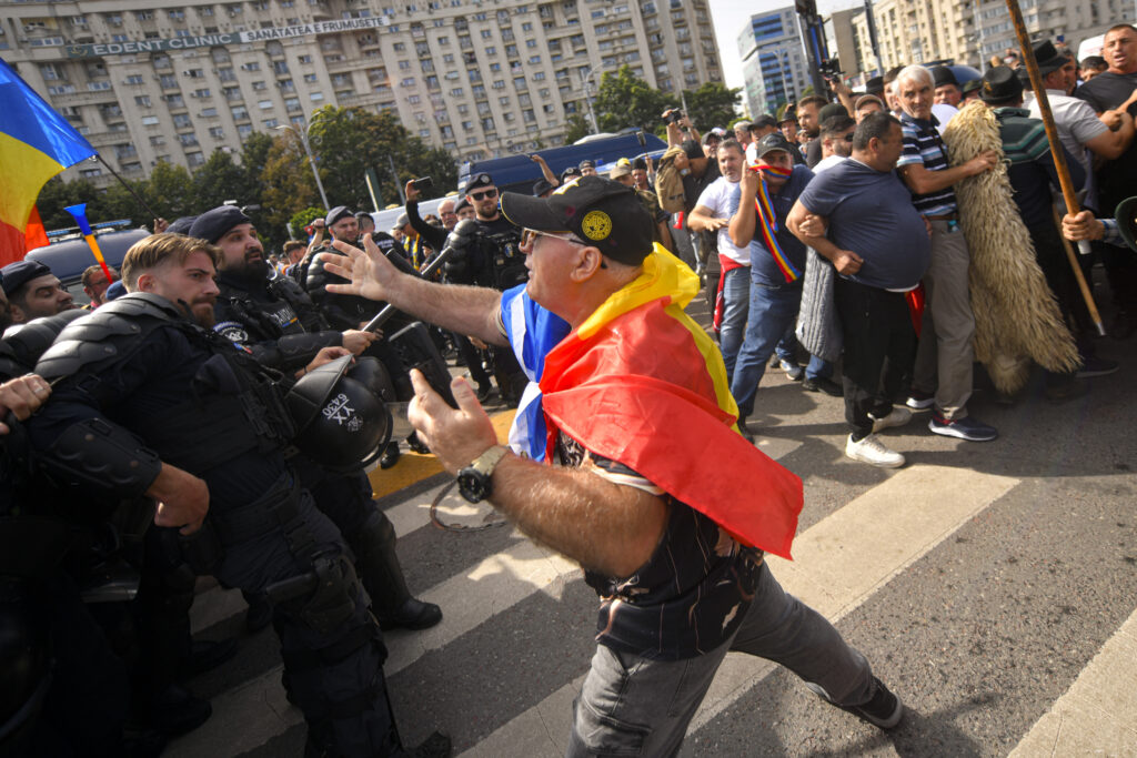sorin-grindeanu-ii-cere-premierului-sa-intervina-pentru-detensionarea-protestelor:-bolojan,-iesi-de-dupa-perdelele-de-la-guvern