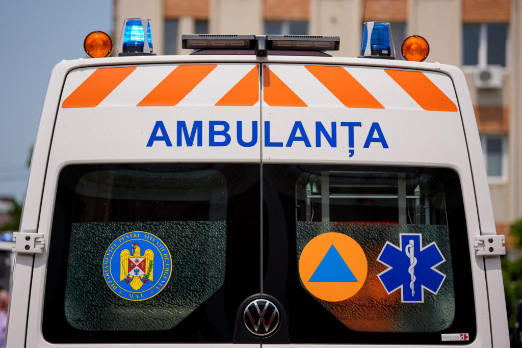 plan-rosu-la-bacau.-zeci-de-copii-se-simt-rau,-numeroase-echipaje-medicale-au-fost-trimise-in-misiune