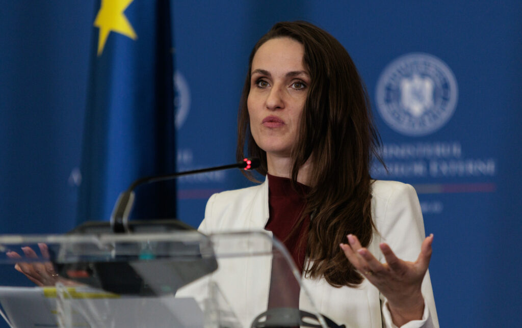 oana-toiu:-romania-nu-se-indeparteaza-de-ue-si-ramane-o-ancora-in-relatia-cu-sua