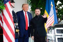 trump-a-semnat-legea-sustinuta-de-zelenski.-rusia,-lovita-de-noi-sanctiuni,-iar-china-si-india-risca-tarife-de-100%