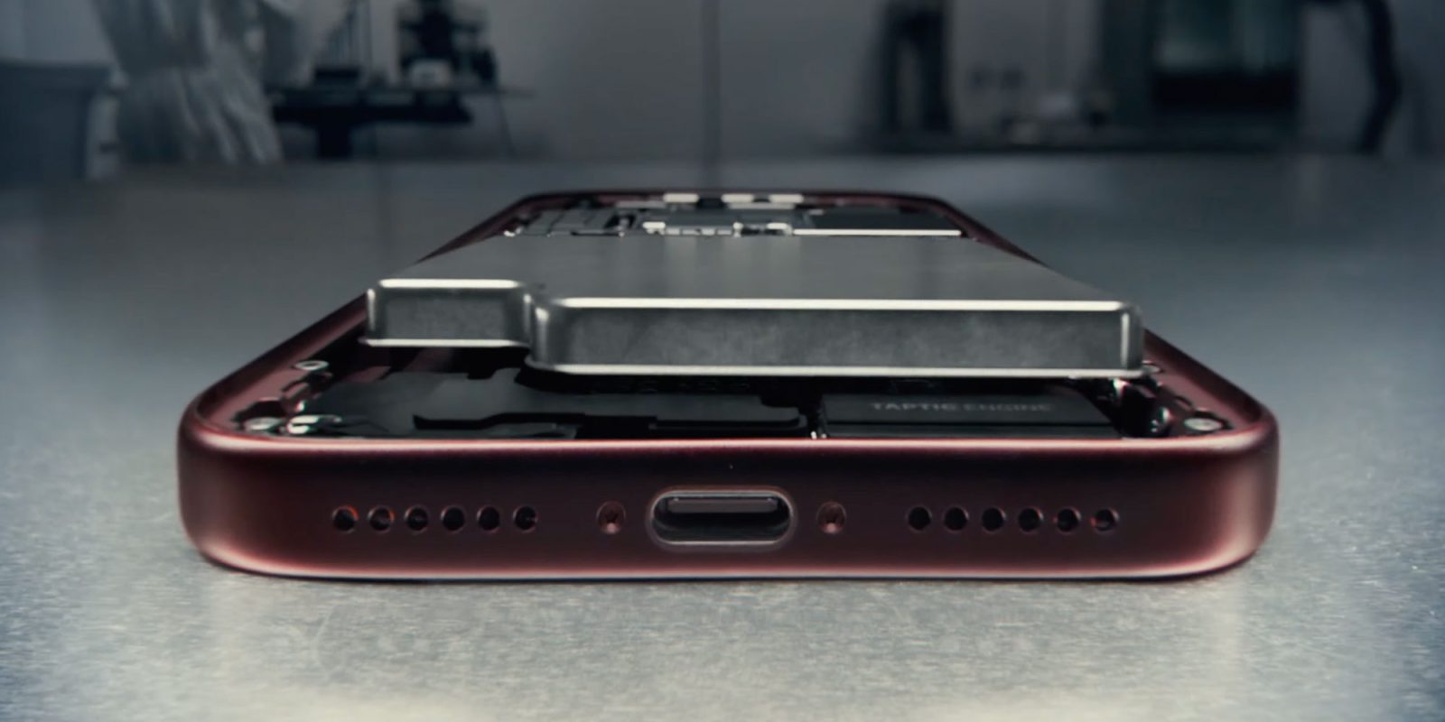 utilizatorii-iphone-18-pro,-jecmaniti-de-apple?-inlocuirea-acumulatorului,-taxata-cu-de-zece-ori-costul-pietei-de-schimb