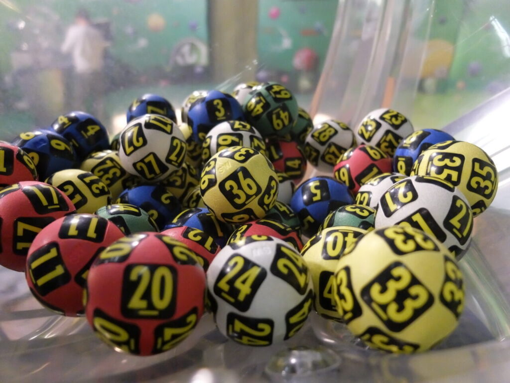 loto-6/49,-duminica,-20-septembrie-2026-peste-1,6-milioane-de-euro-pusi-in-joc.-report-mare-si-la-joker