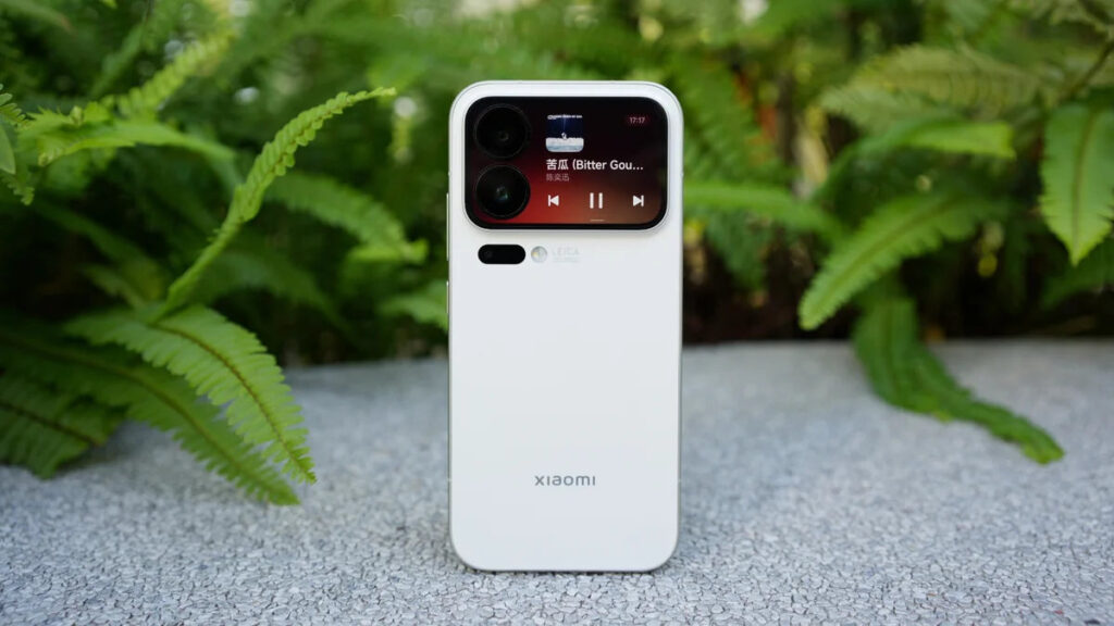 honor-700-pro-ar-putea-fi-urmatorul-smartphone-cu-ecran-secundar-de-forma-insulei-iphone