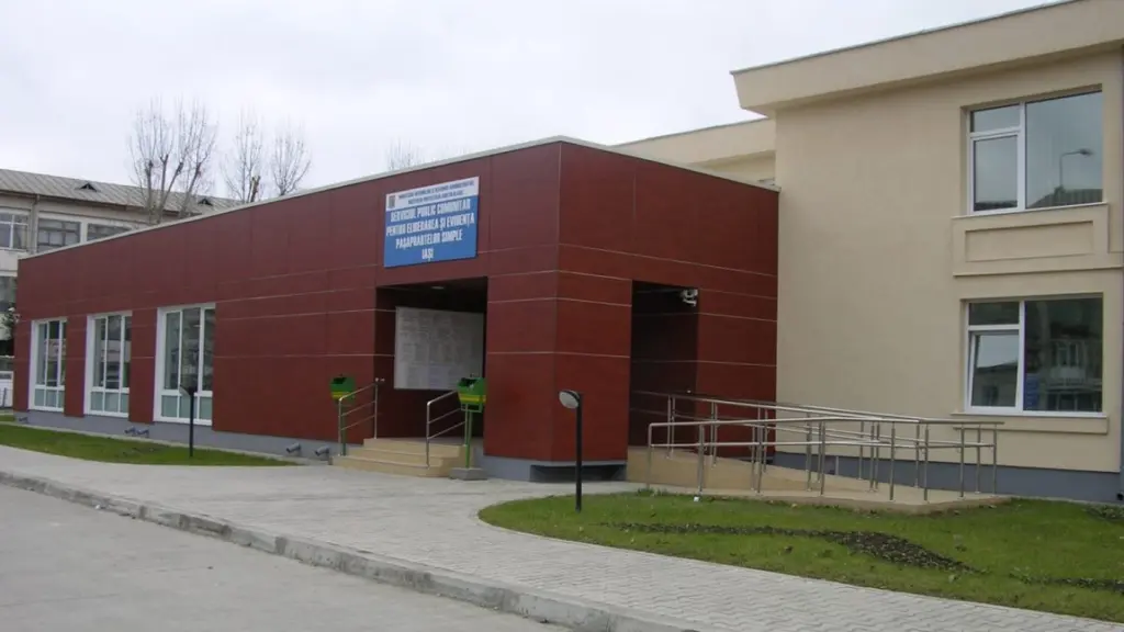 serviciile-de-pasapoarte-si-permise-din-iasi-se-vor-muta-temporar-in-fosta-cladire-bcr-din-podu-ros.-investitie-de-14,59-milioane-de-lei-pentru-modernizarea-sediului