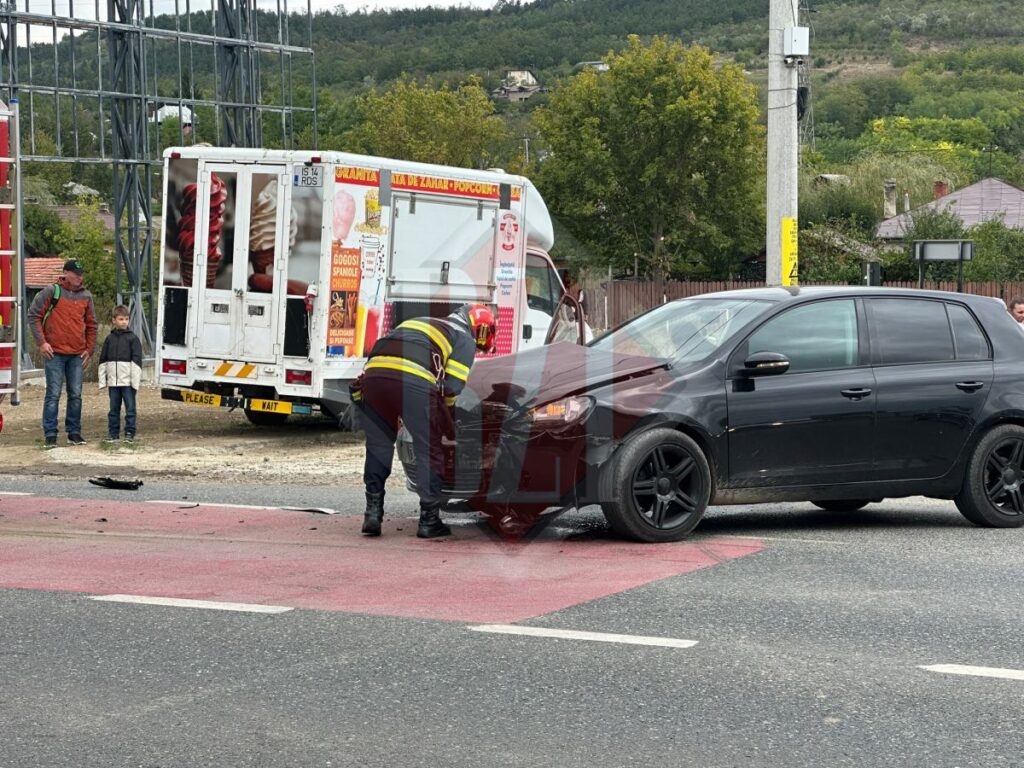 accident-intre-doua-autoturisme-in-carlig.-un-sofer-nu-a-acordat-prioritate