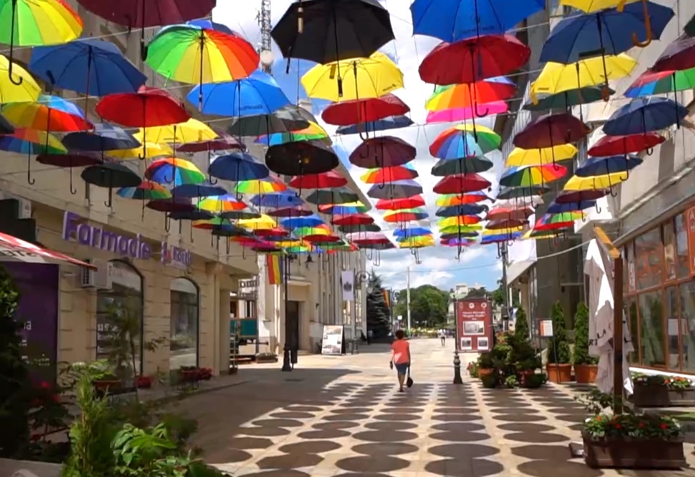 aproximativ-7.000-de-vizitatori-la-editia-a-viii-a-a-festivalului-strazii-lapusneanu
