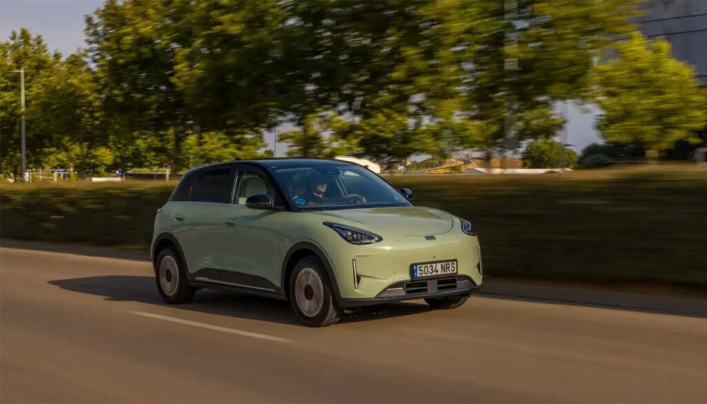 spaniolii-au-vazut-masina-din-china-si-au-dat-verdictul:-dacia-sandero-nu-e-invincibila!