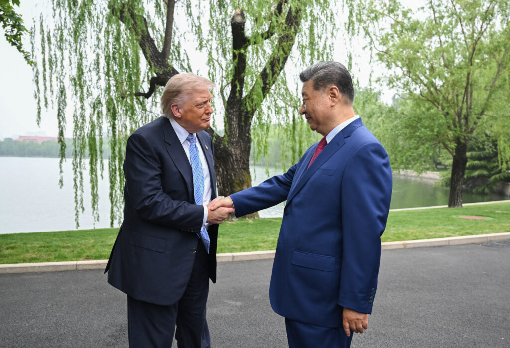 xi-jinping-a-ajuns-la-washington,-unde-donald-trump-l-a-intampinat-personal-la-baza-andrews.-cei-doi-lideri-discuta-relatia-sua-china-privind-comertul,-inteligenta-artificiala,-precum-si-situatia-din-iran