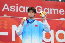 chinezii-sunt-la-picioarele-lui-zhanle-pan-dupa-ce-s-a-antrenat-cu-david-popovici